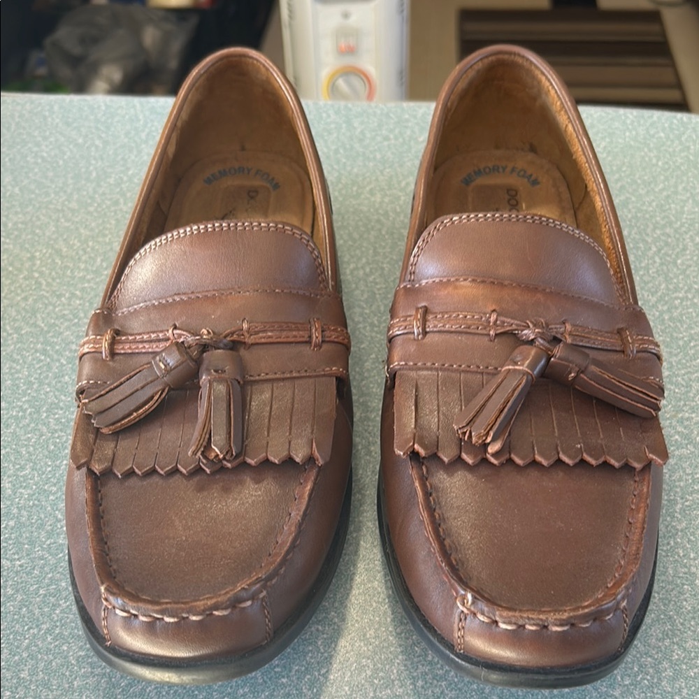Dockers sz 8.5 Brown Leather Loafers w/ Memory Foam Footbed